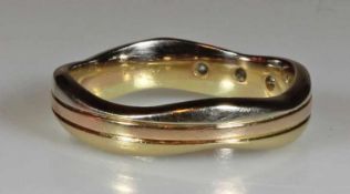 Ring, Tricolor, WG/RG/GG 585, 3 Brillanten zus. ca. 0.15 ct., 5 g, RM 17.5 25.00 % buyer's premium