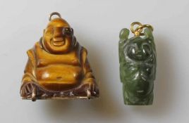 2 Anhänger, "Buddha", ostasiatisch, 1x Tigerauge, Fassung GG 585, rückseitig Schriftzeichen, 1x Jade