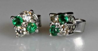 Paar Ohrstecker, WG 750, 4 Smaragde, 4 Diamanten, 2 g 25.00 % buyer's premium on the hammer price,