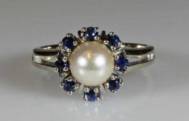 Ring, WG 585, 1 Zuchtperle ø ca. 7 mm, 8 kleine facettierte Saphire, 4 g, RM 17 25.00 % buyer's