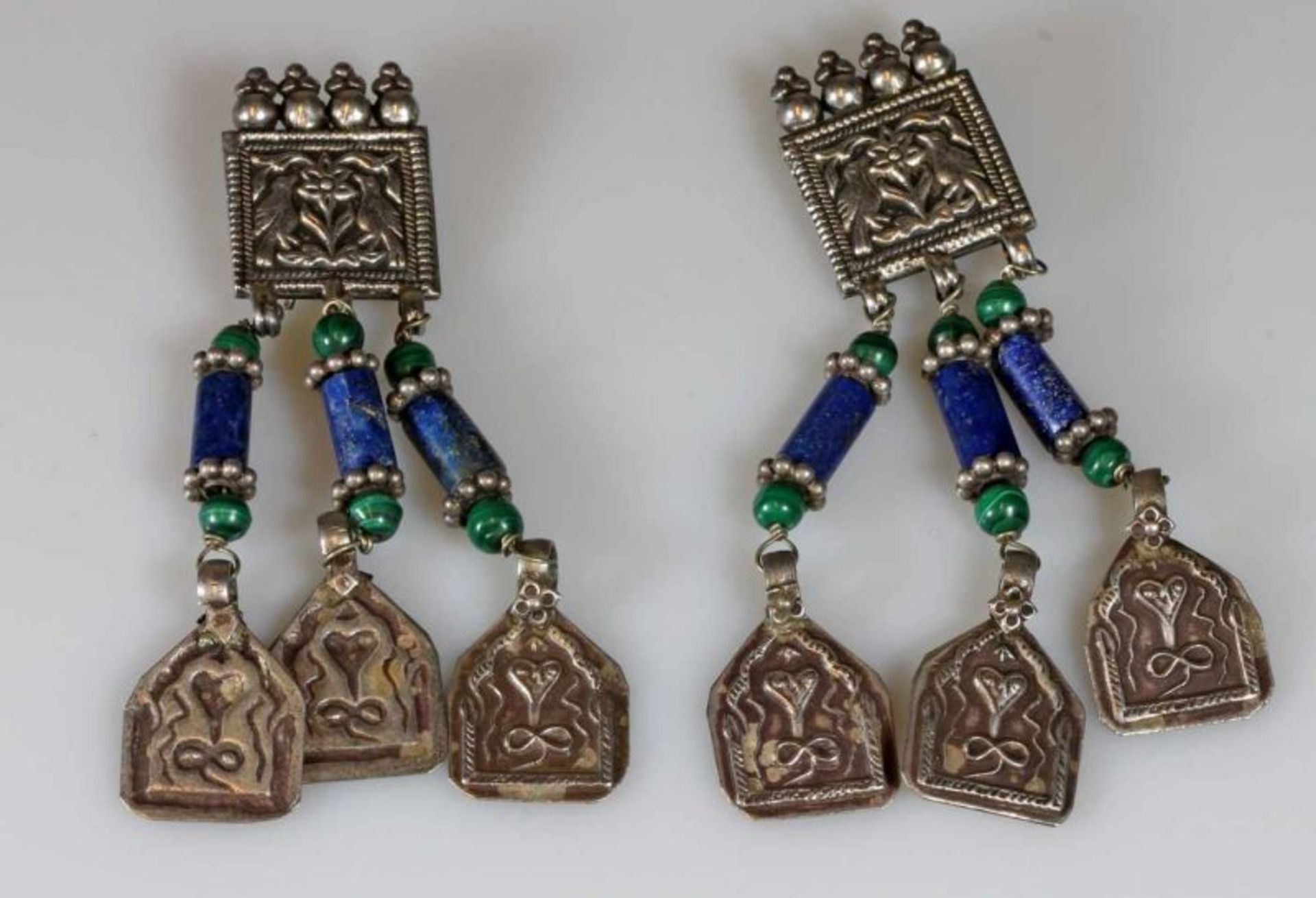 Schmuckset, Indien: Collier, Silber, Türkise, Lapislazuli; Paar Ohrgehänge, Silber, Lapislazuli, - Bild 3 aus 3