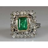 Ring, Persien, WG/GG 333, 1 Smaragd ca. 1.50 ct., einschlussdurchwachsen, 34 Achtkant-Diamanten zus.