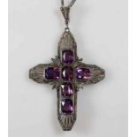 Anhänge-Kreuz, gepunzt Fahrner, um 1910/30, Silber 935, 6 rechteckig facettierte Amethyste,