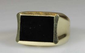 Ring, GG 585, Onyx, 11 g, RM 20.5 25.00 % buyer's premium on the hammer price, VAT included