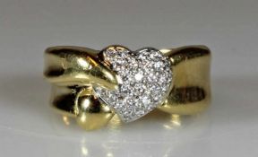 Ring, GG 750, Brillanten Herz-Pavee gefasst, 6 g, RM 15.5 25.00 % buyer's premium on the hammer