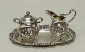 Sahnegießer, Zuckerdose, Tablett, Silber 800, deutsch, Rosendekor, innen vergoldet, 8 cm hoch, 18.