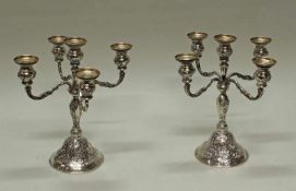 Paar Kerzenleuchter, Silber 800, je fünfflammig, Balusterschaft, reliefierte Blüten und Ranken, 29.5
