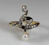 Ring, Jugendstil, um 1910/20, GG 585, weiß belötet, 1 Diamant im Altschliff, 1 Button-Perle,