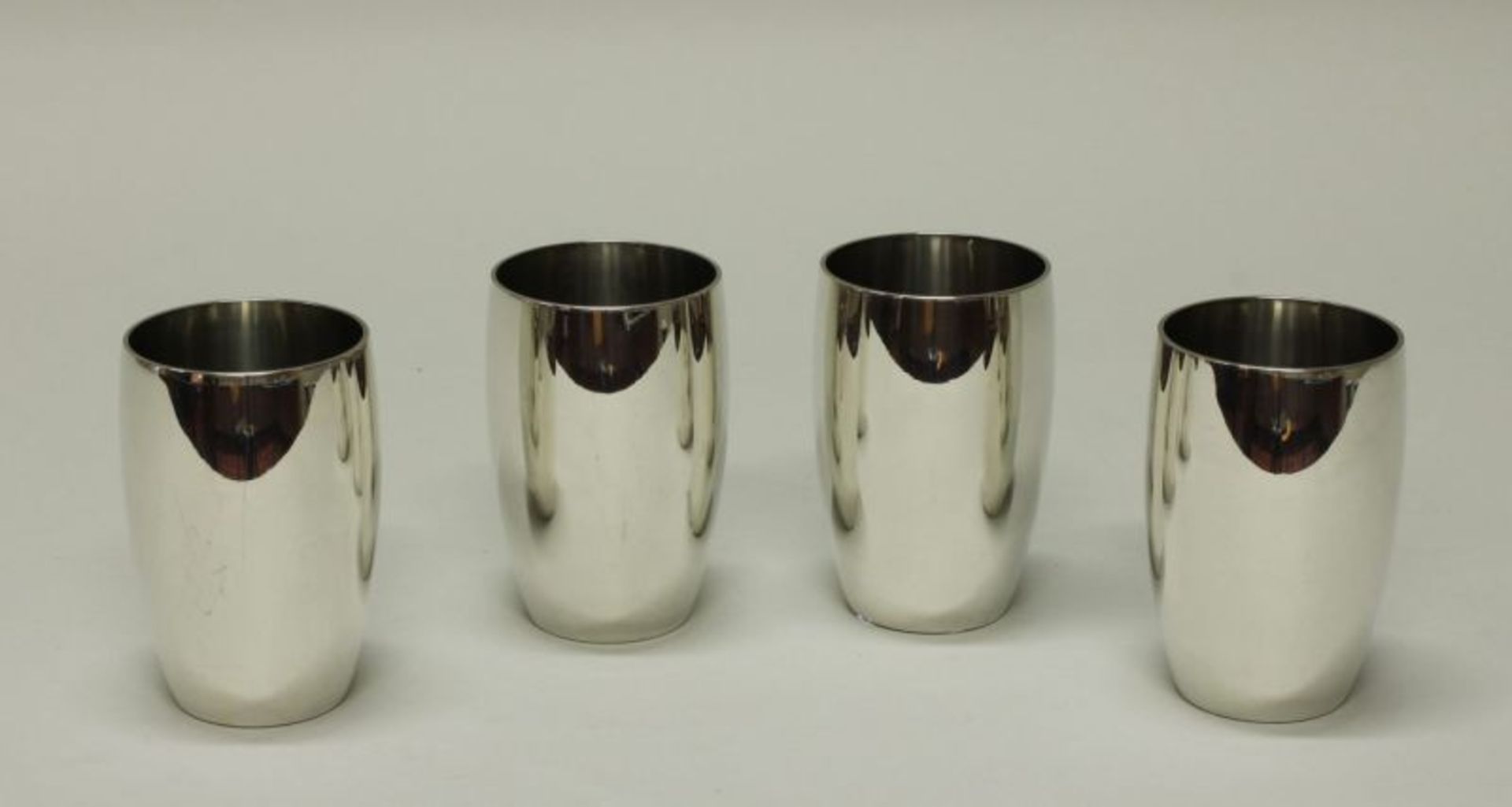 4 Becher, Silber 925, Koch & Bergfeld, glatt, konisch, 9.8 cm hoch, Bodensignet, zus. ca. 610 g 25.