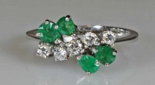 Ring, WG 585, 4 tropfenförmige facettierte Smaragde, 5 kleine Diamanten, 2 g, RM 16.5 25.00 %