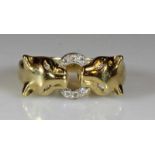 Ring, "Zwei Pantherköpfe", WG/GG 750, kleiner Diamantbesatz, 8 g, RM 17.5 25.00 % buyer's premium on