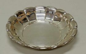 Schale, Silber 800, Ungarn, Meistermarke GE, Zungenrand, ca. ø 24.5 cm, ca. 300 g 25.00 % buyer's