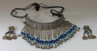 Schmuckset, Indien: Collier, Silber, Türkise, Lapislazuli; Paar Ohrgehänge, Silber, Lapislazuli,