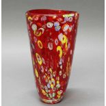 Glasvase, Millefiori-Art, neuzeitlich, rotes Glas, 29 cm hoch