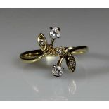 Ring, "Blütenform", WG/GG 585, 2 Brillanten, 3 Diamanten im 8/8-Schliff, zus. ca. 0.17 ct., etwa w/
