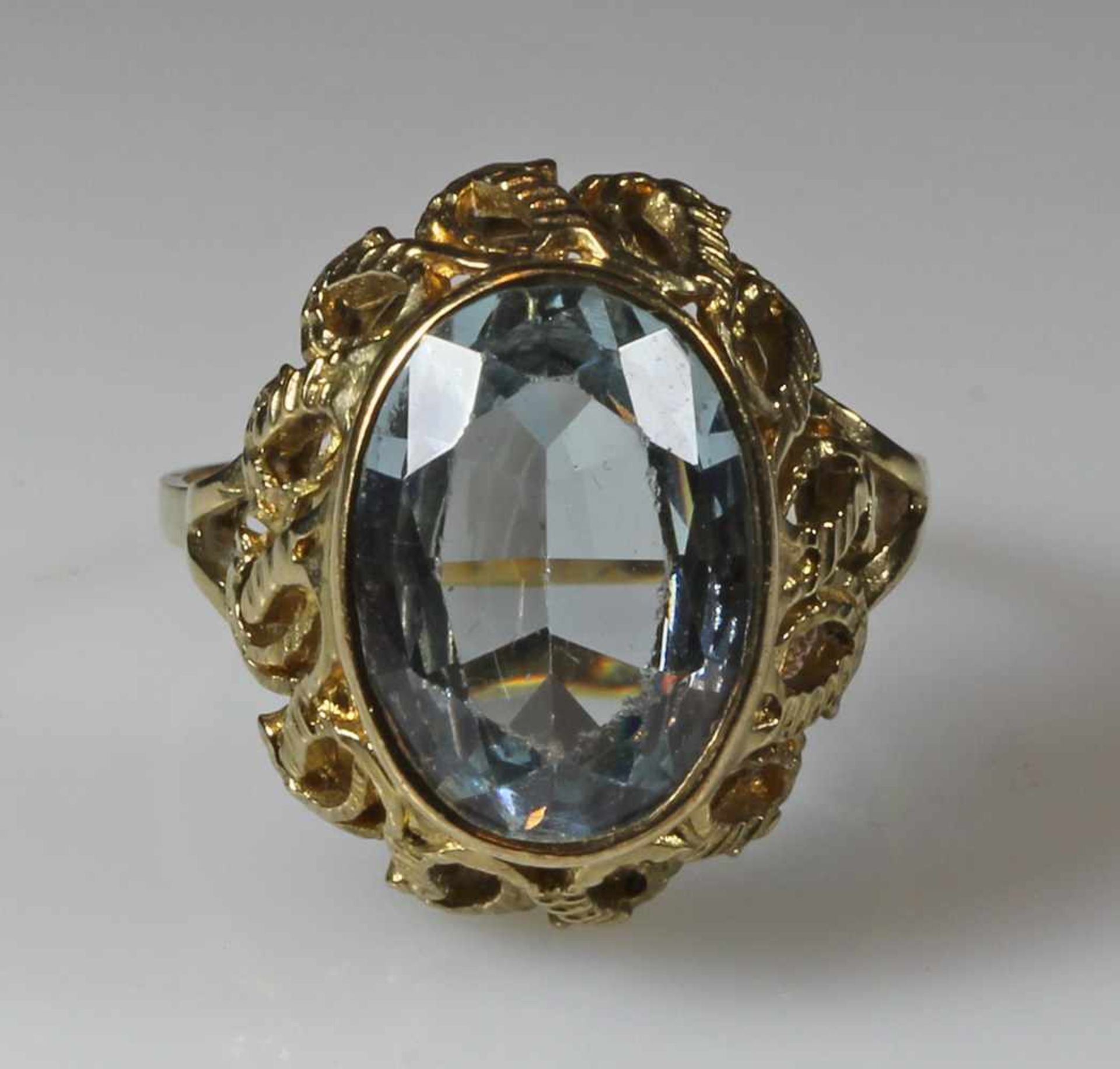Ring, GG 333, 1950er/60er Jahre, 1 ovaler facettierter Aquamarin, 4 g, RM 18