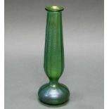 Vase, Loetz Witwe, Klostermühle, ungemarkt, farbloses Glas, grün hinterfangen, blau-irisierender