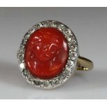 Ring, um 1900, wohl Italien, RG/GG 585, weiß belötet, geschnitzte Koralle, Frauenkopf, 24 Diamanten,