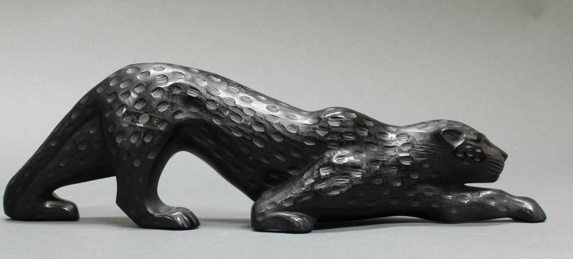 Glasfigur, "Zeila Panther", Lalique, Glas, schwarz, bezeichnet Lalique (R) France, 11 x 37 x 6 cm