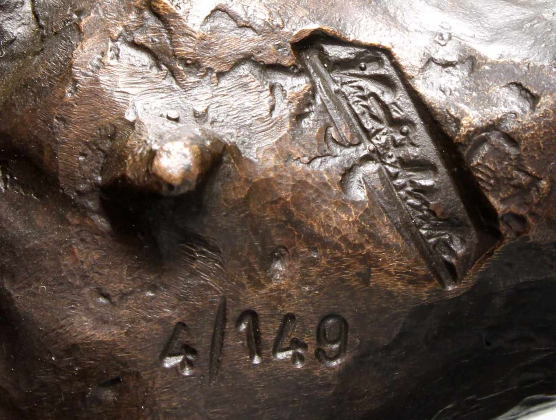 Bronze, goldbraun patiniert, "Ziege", am Bauch bezeichnet Kurt Arentz und nummeriert 4/149, 14.5 - Image 4 of 5