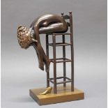 Bronze, braun patiniert, "Cenerentola/Aschenputtel", auf der rückseitigen Stuhllehne bezeichnet,
