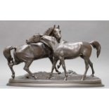 Bronze, dunkelbraun patiniert, "L'Accolade", Groupe de chevaux arabes/Gruppe arabischer Pferde,