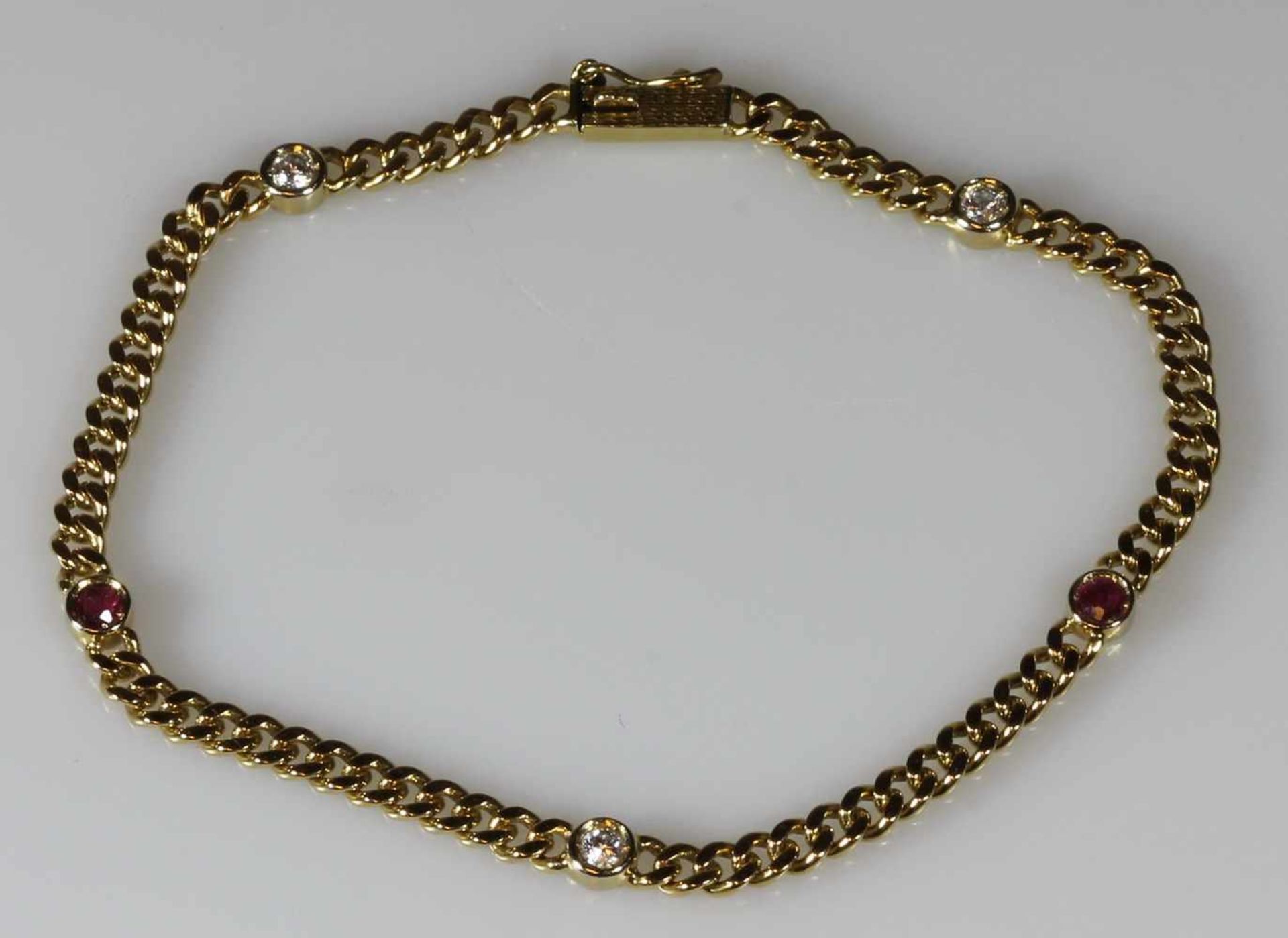 Armband, GG 585, 3 kleine Brillanten, 2 runde facettierte Rubine, 19 cm lang, 7 g