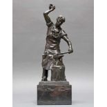 Bronze, schwarz patiniert, "Der Waffenschmied", auf der Plinthe bezeichnet Walter Lerche, auf