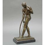 Bronze, braun patiniert, "Der Bogenschütze", auf Steinsockel, 25 cm bzw. 27 cm hoch, Patina leicht