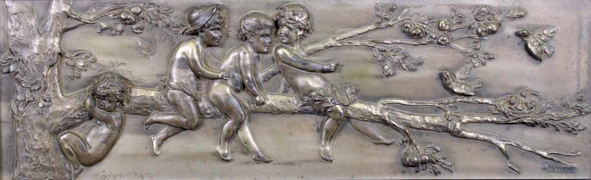 Relief, Metall, "Putten auf Baumast", bezeichnet unten links H.(elmuth) Schievelkamp, 14 x 46 cm,