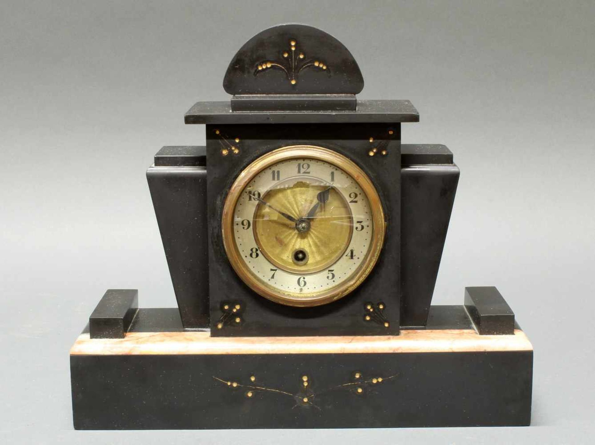 Art-Deco-Uhr, 1930er Jahre, Gehäuse aus schwarzem und hell-rötlichen Marmor, 30 cm hoch, kleine - Bild 2 aus 2