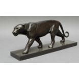 Bronze, "Schreitender Panther", neuzeitlicher Guss, auf schwarzem Marmorsockel, 42 cm lang, 14 cm