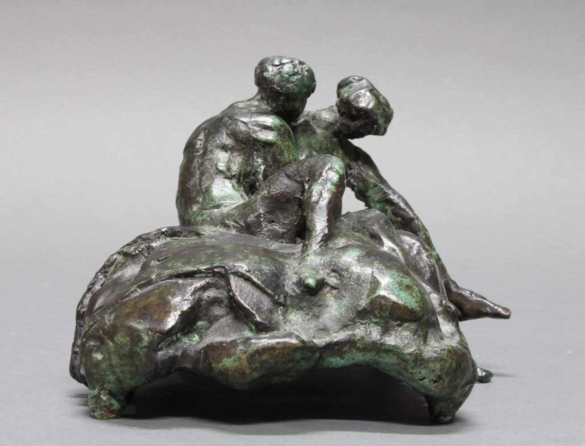 Bronze, grünschwarz patiniert, "Paar", seitlich bezeichnet Bayens, 11 x 18 cm. Hans Bayens, 1923 - Image 4 of 10