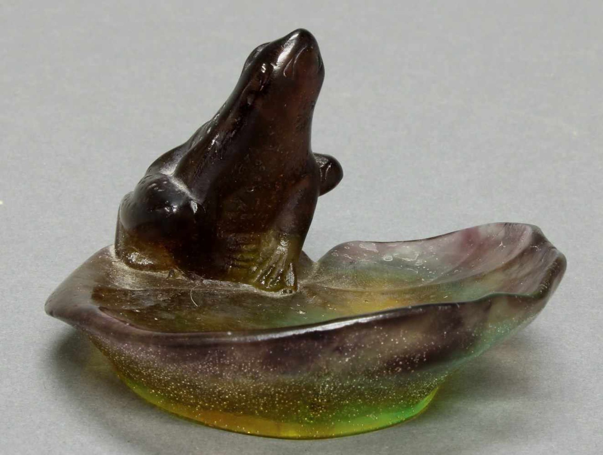 Glasfigur, "Frosch auf Seerosenblatt", Daum, Pâte de verre in violetten, grünen und gelblichen - Image 5 of 8