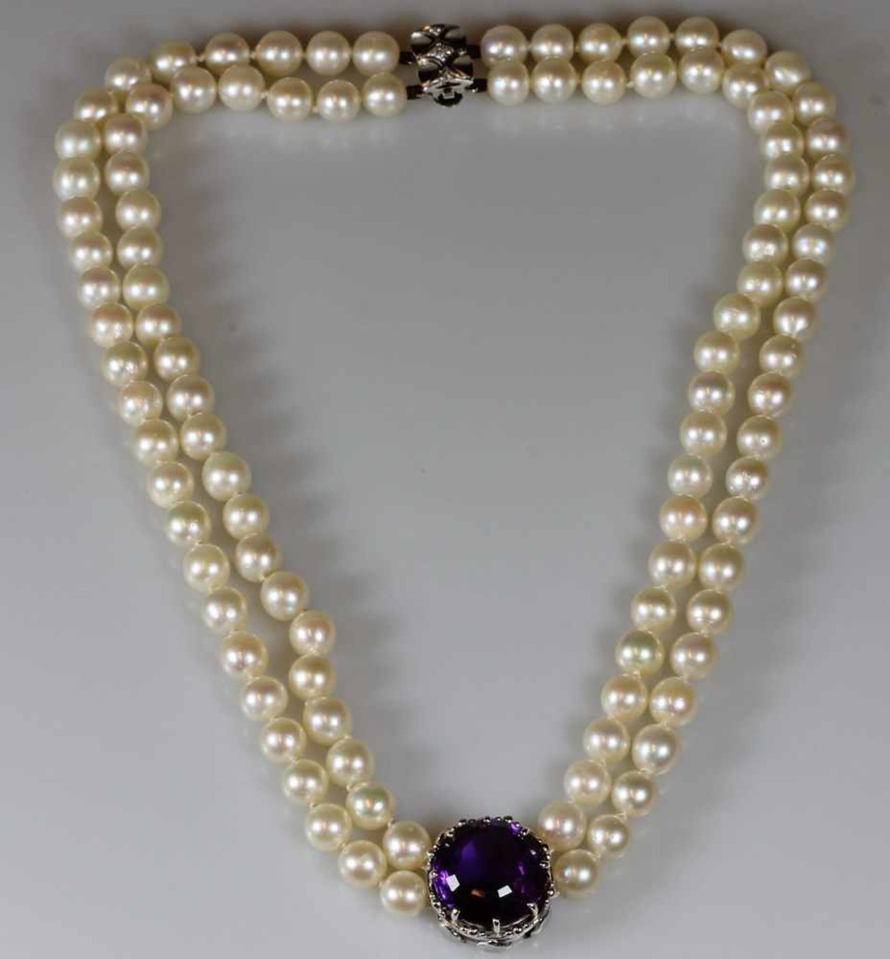 Perlenkette, zweireihig, 50 bzw. 54 Akoya-Zuchtperlen ø ca. 7 mm, Mittelteil WG 585, runder - Bild 2 aus 3
