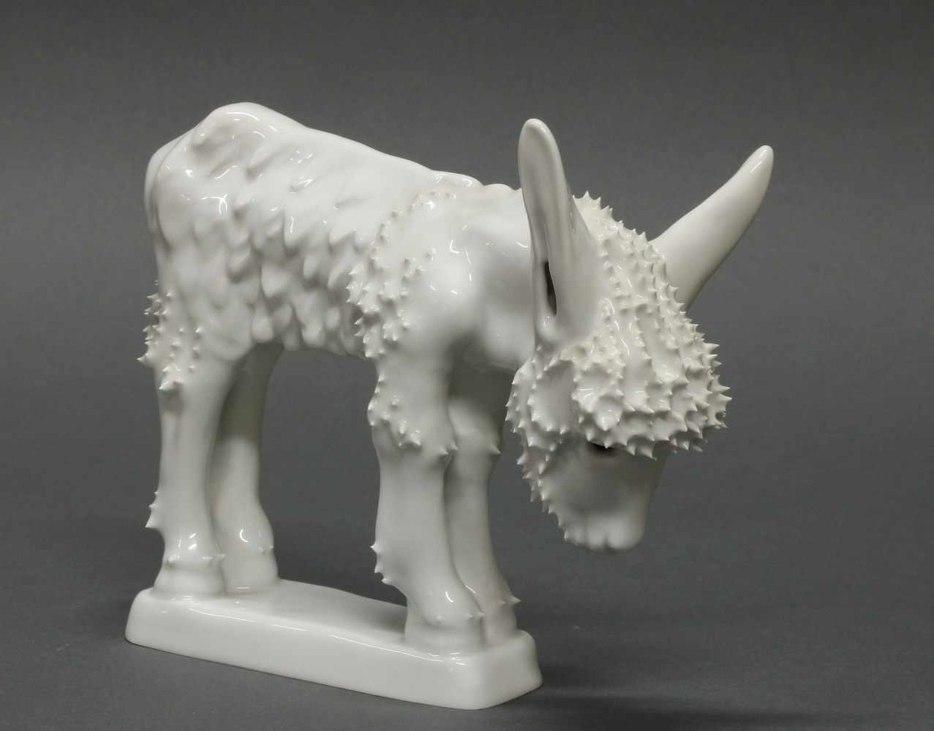 Porzellanfigur, "Esel", KPM Berlin, Weißporzellan, Modellentwurf von Judith Speer, 14 cm hoch- - -