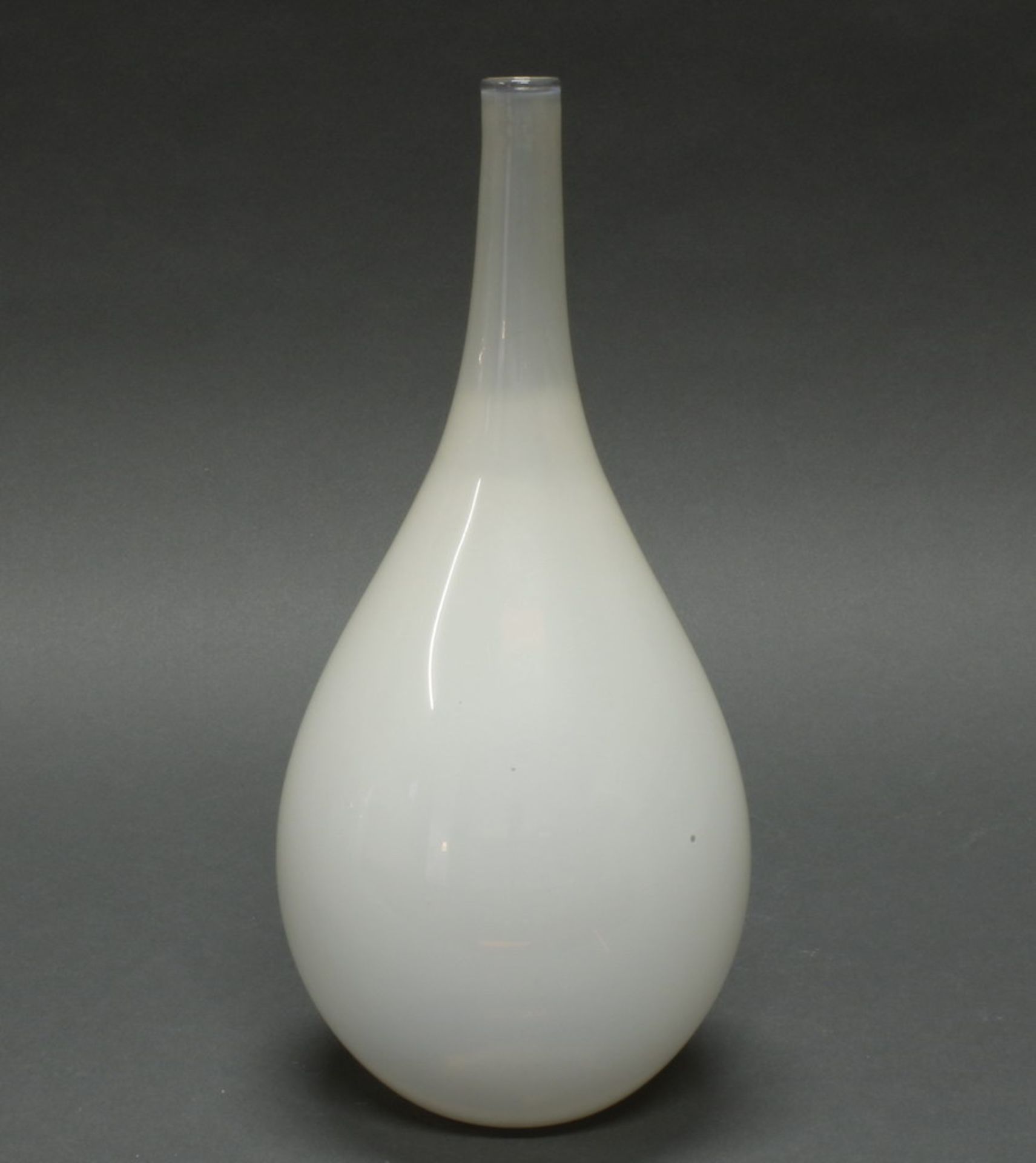 Vase, Leerdam, Floris Meydam (1919-2011), Glas, milchig verlaufend, Flaschenform, am Boden