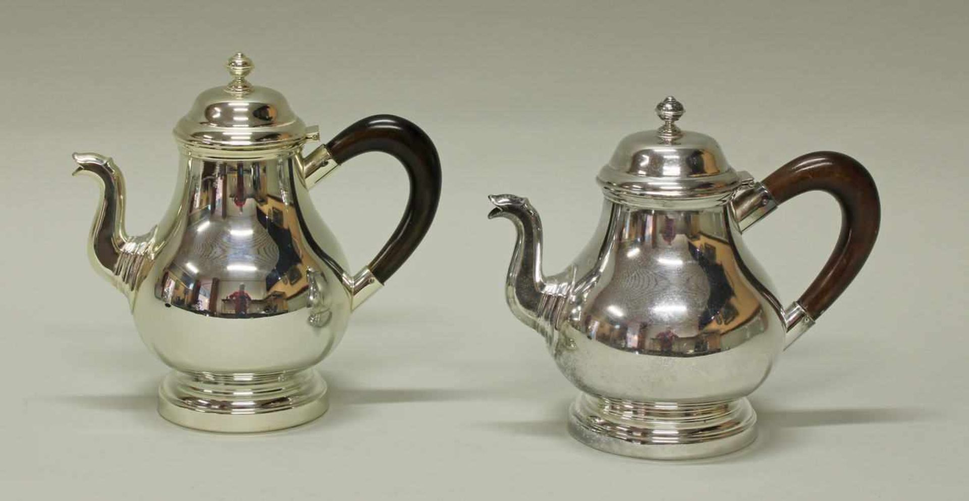 Teekanne, Kaffeekanne, Silber 800, Italien, gebaucht, Holzhenkel, 1x am Boden umseitig datierte