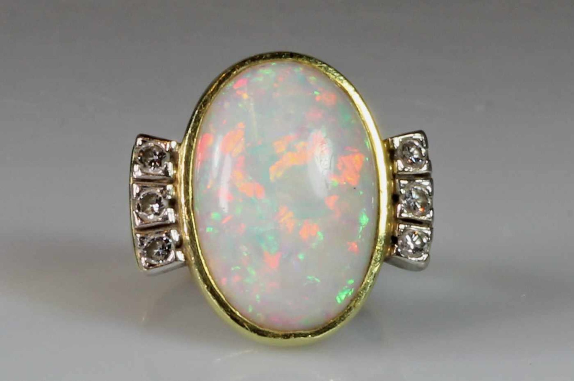 Ring, GG 585, 1 ovaler Voll-Opal-Cabochon, 6 Besatz-Diamanten, 9 g, RM 17- - -25.00 % buyer's - Image 2 of 2