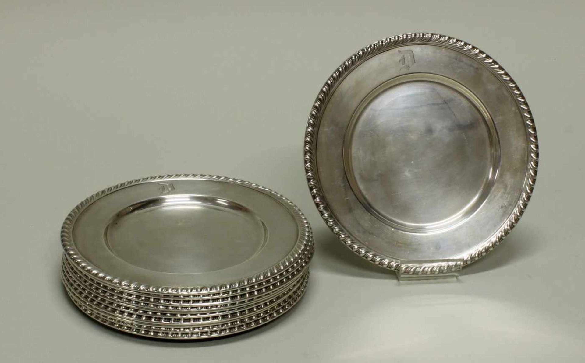 11 Untersetzer, Silber 925, Frank M. Whiting & Co., Profilrand, Monogramm D, ø 15 cm, zus. ca. 830