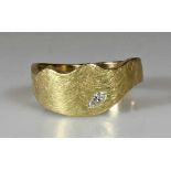 Ring, GG 750, 1 Diamant ca. 0.14 ct., Navetteschliff, 11 g, RM 20- - -25.00 % buyer's premium on the