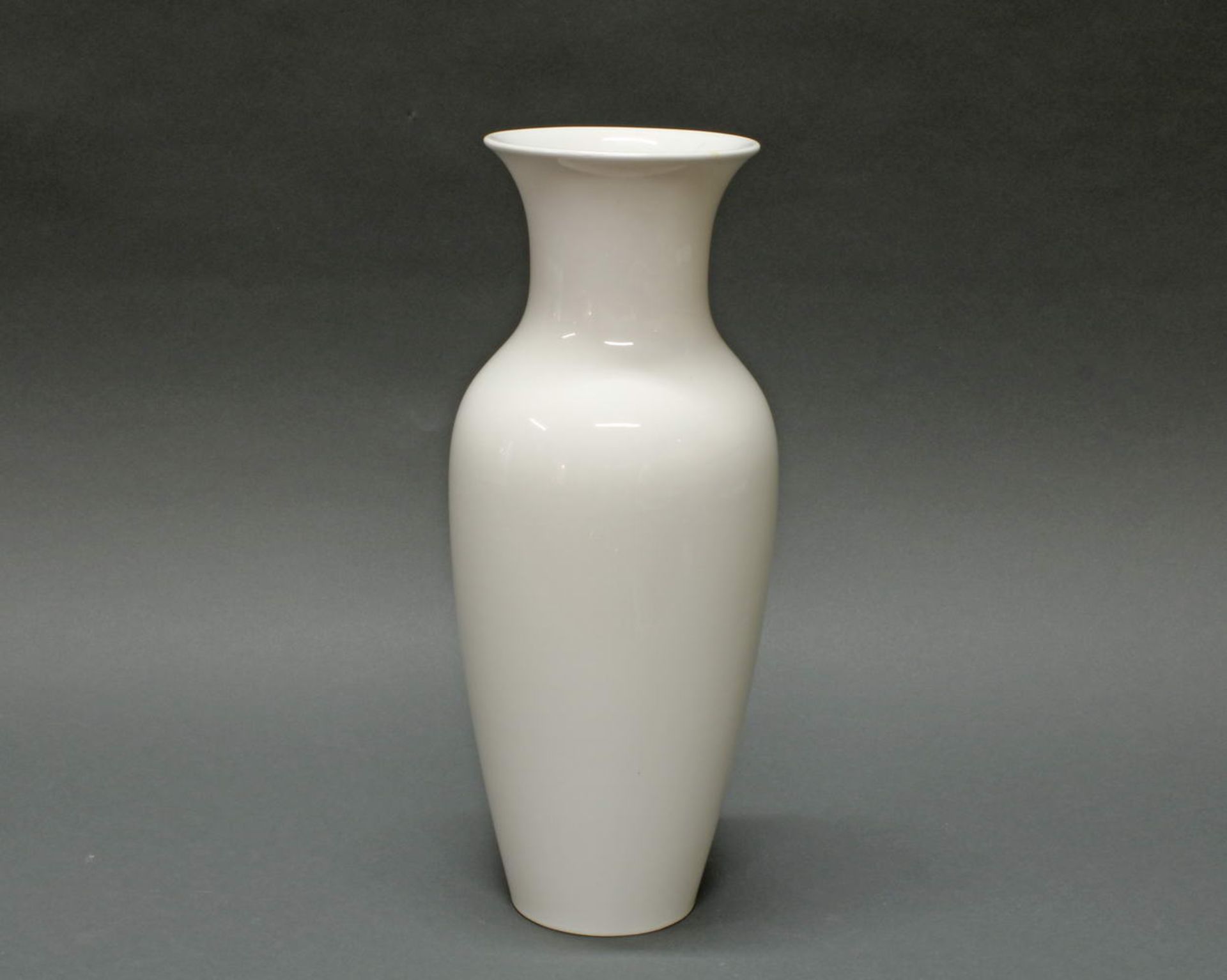 Vase, KPM Berlin, Balusterform, Weißporzellan, 39.5 cm hoch- - -25.00 % buyer's premium on the