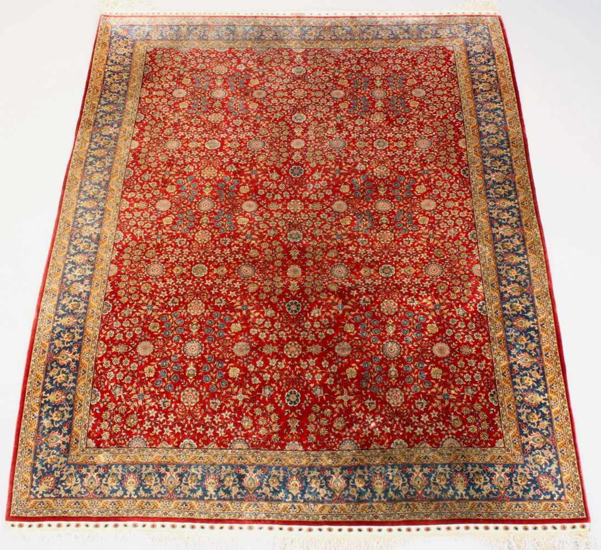 Hereke, Türkei, Seide, ca. 2.25 x 1.65 m, Fransen schadhaft, kleiner Fleck- - -25.00 % buyer's