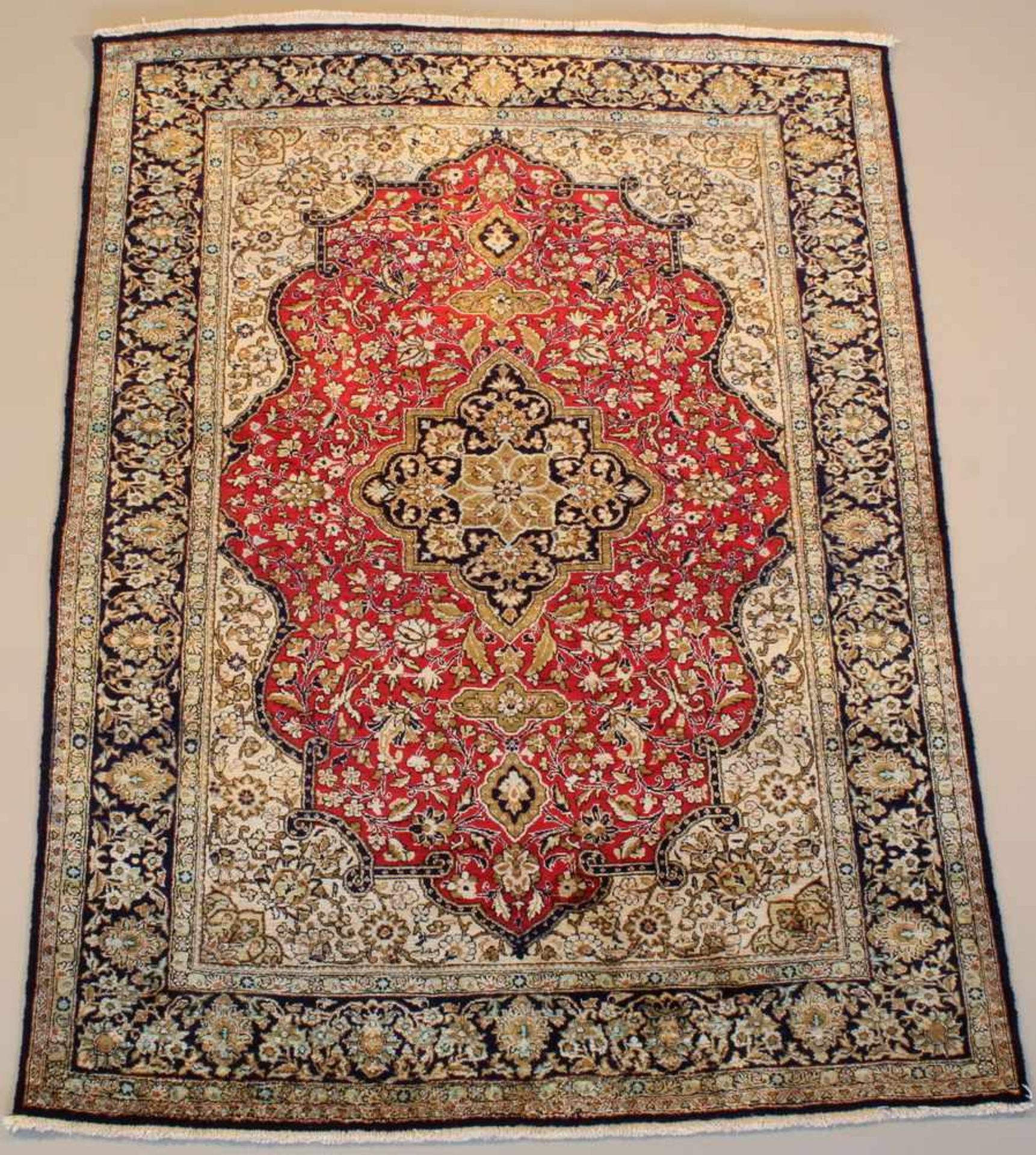 Ghom, Iran, Seide auf Seide, ca. 1.58 x 1.10 m- - -25.00 % buyer's premium on the hammer price,