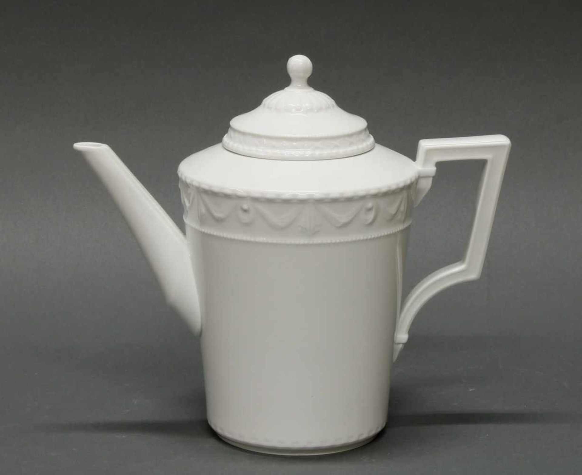 Kaffeekanne, "Kurland", KPM Berlin, Weißporzellan, 22 cm hoch- - -25.00 % buyer's premium on the