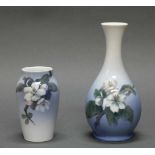 2 Vasen, Royal Kopenhagen, Kirschblüten auf hellblau verlaufendem Fond, polychrom, 13.5-21.5 cm