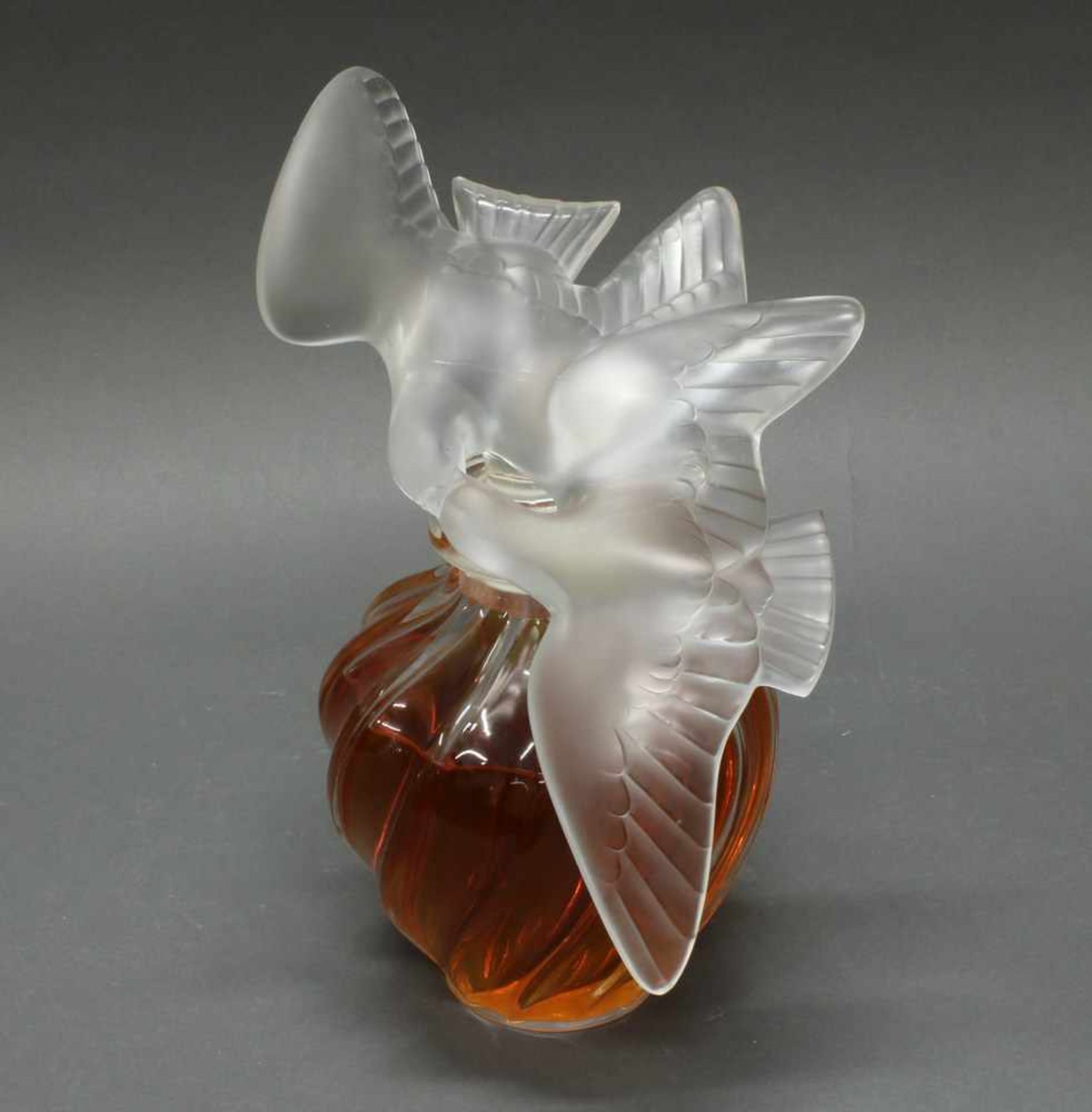Flakon, "L'Air du Temps", Lalique, farbloses Glas, teils mattiert, Stöpsel mit fliegendem