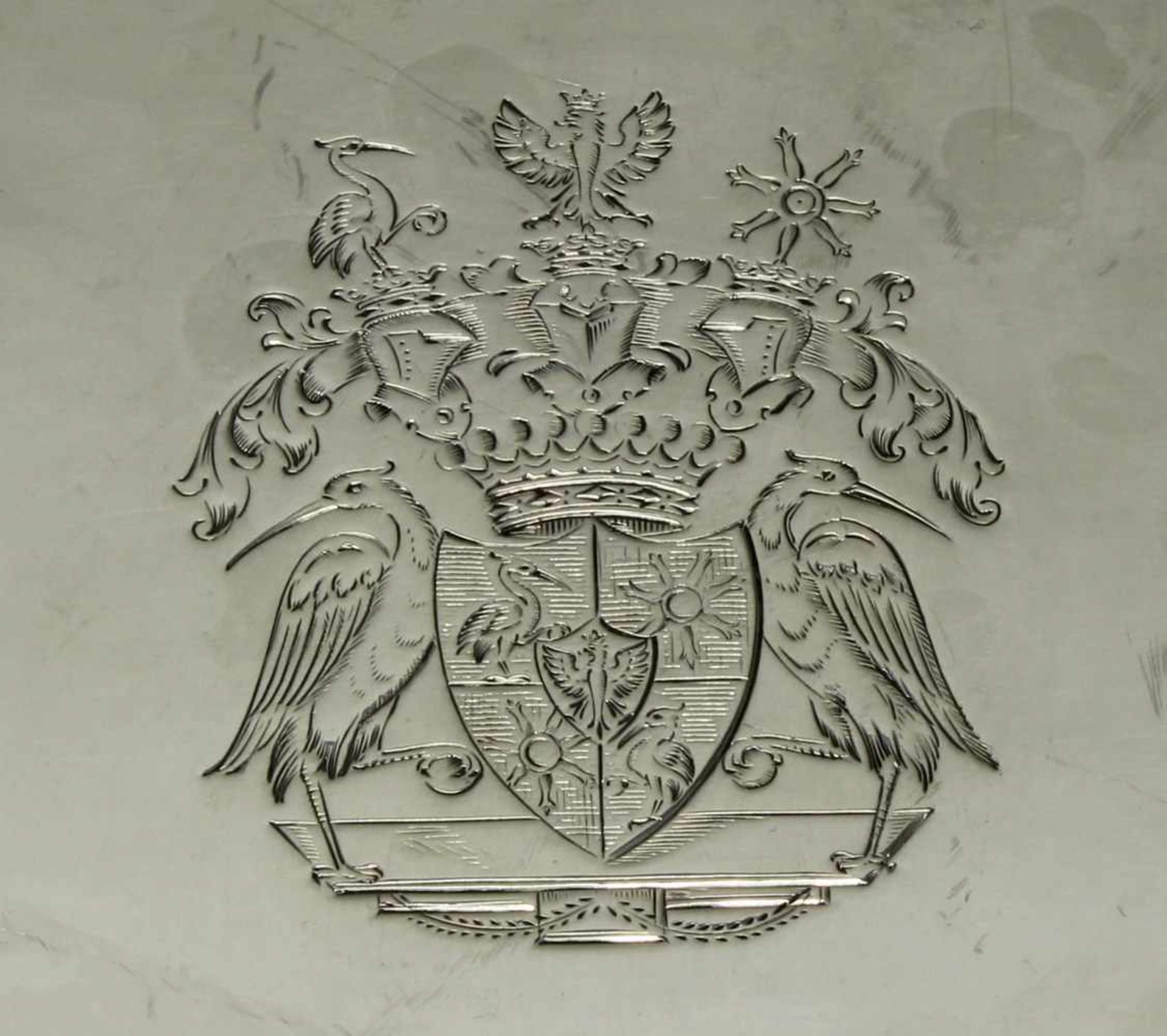 Tablett, Silber, oval, glatter Spiegel mit graviertem Wappen der Grafen von Danckelmann, godronierte - Image 3 of 4