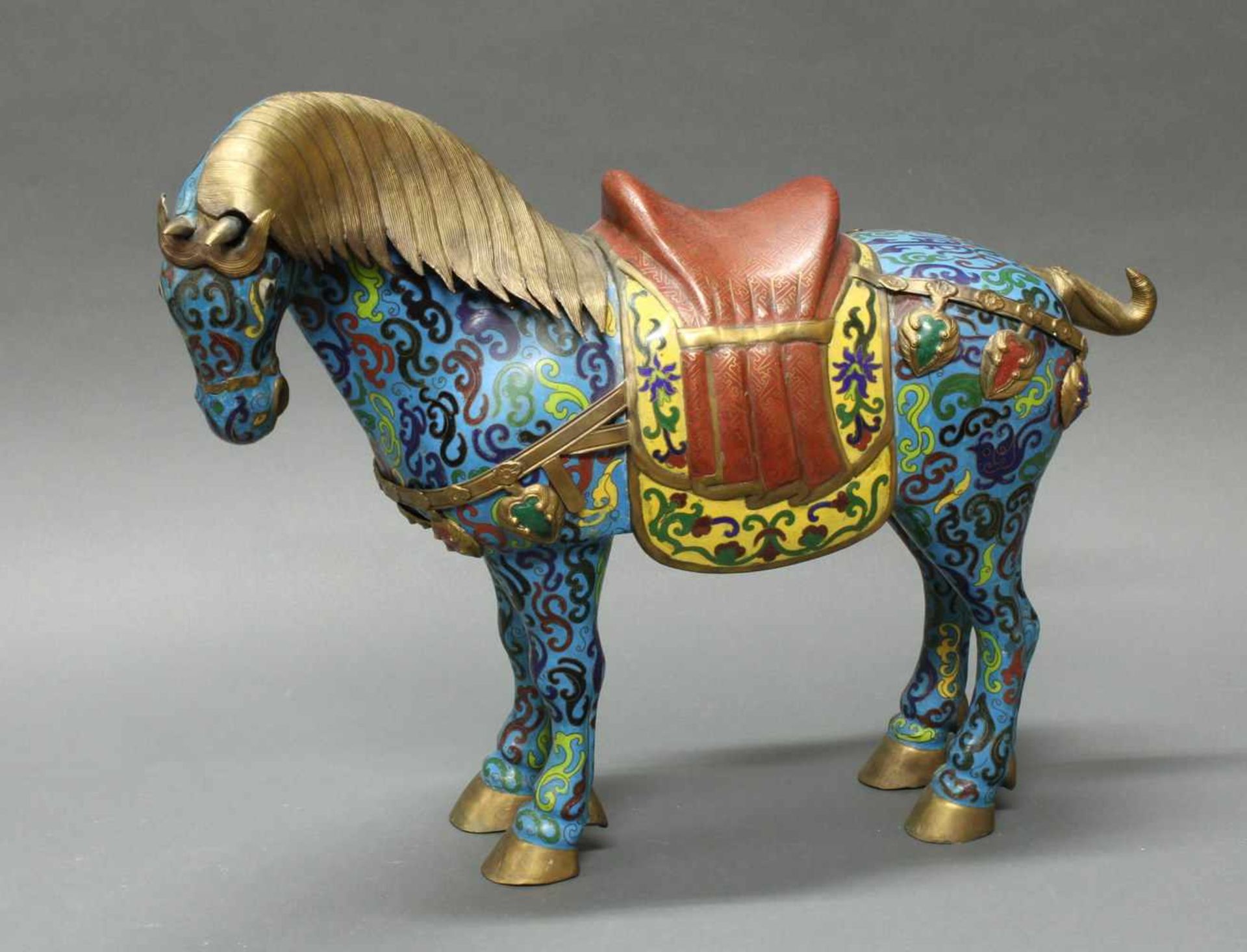 Figur, "Pferd", China, 20. Jh., Cloisonné, stehend, Sattel und gelbe Satteldecke, plastisch - Bild 2 aus 4