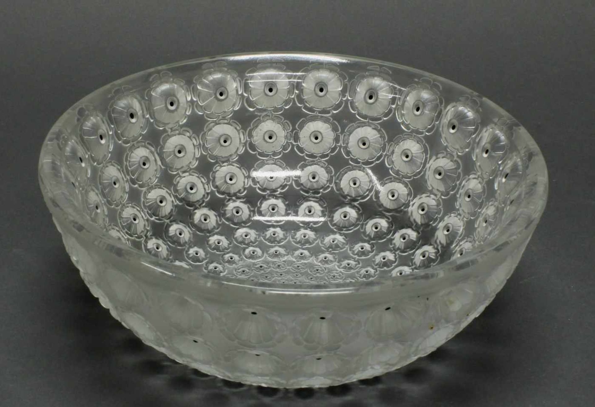 Schale, "Nemours", Lalique, farbloses Glas, außen mattiert, Punkte aus schwarzem Email, bezeichnet - Image 2 of 4